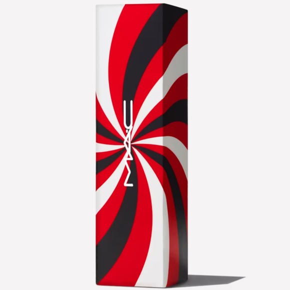 MAC • Hypnotizing Holiday Matte Lipstick ‘Magic Charmer’ - Picture 8 of 10